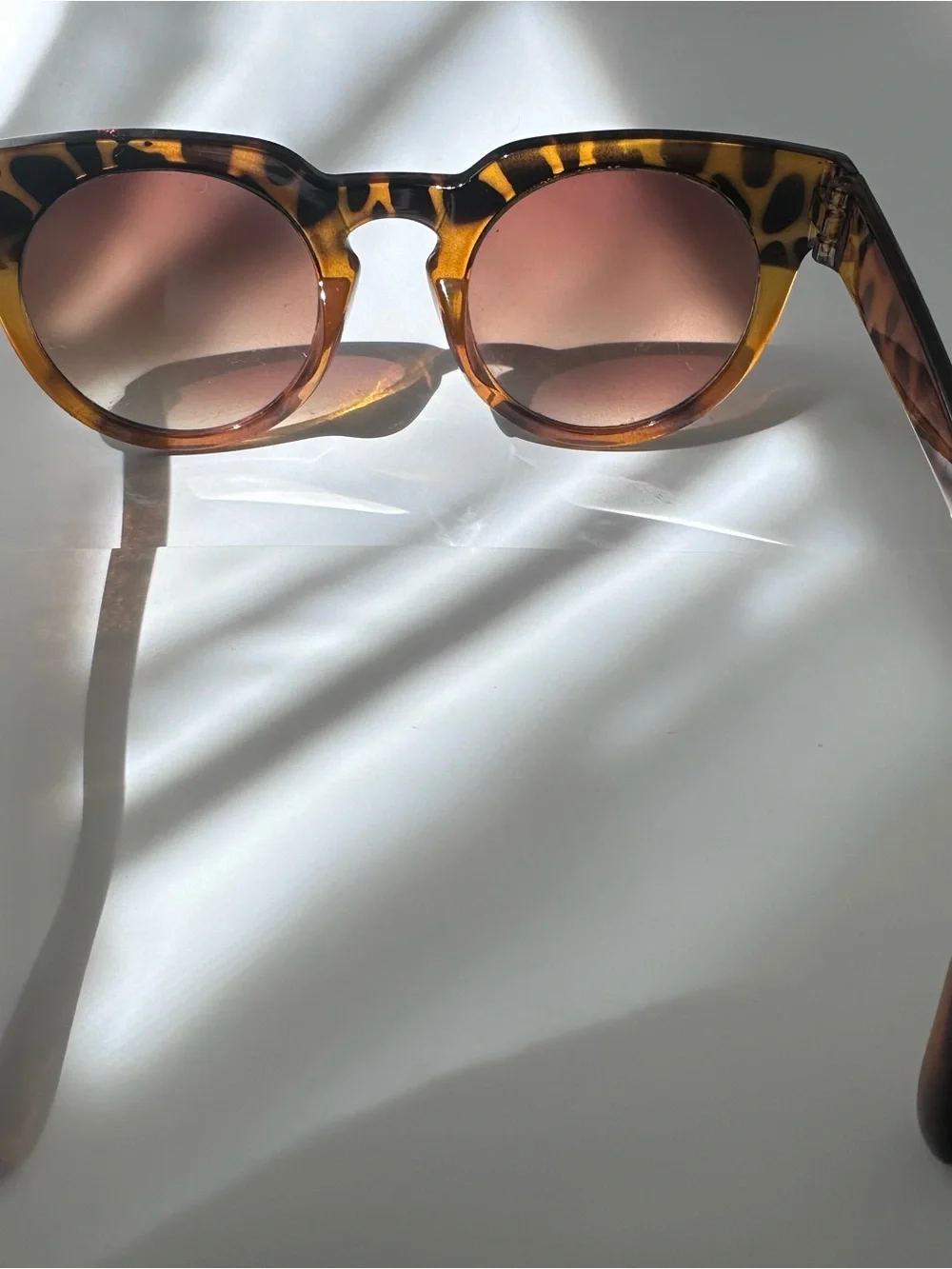 Tortoiseshell Round Sunglasses - Brown Gradient Lenses